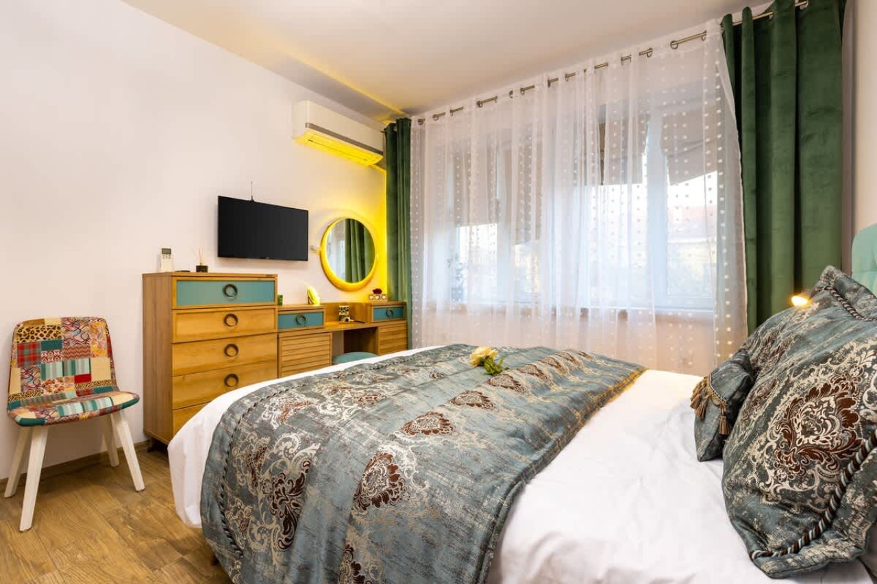 Scoutaround White Logo