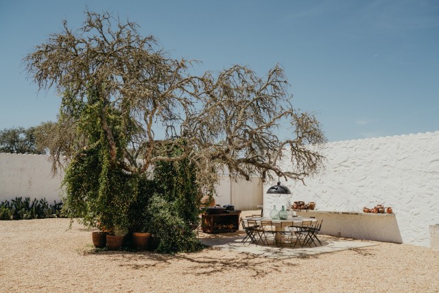 Casa da Volta — Contemporary Walled Villa with Courtyards & Exceptional Natural Light