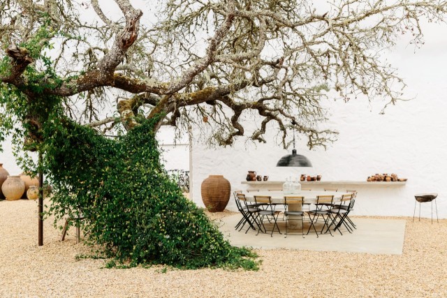 Casa da Volta — Contemporary Walled Villa with Courtyards & Exceptional Natural Light