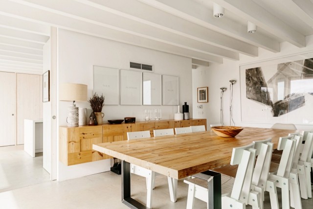 Casa da Volta — Contemporary Walled Villa with Courtyards & Exceptional Natural Light