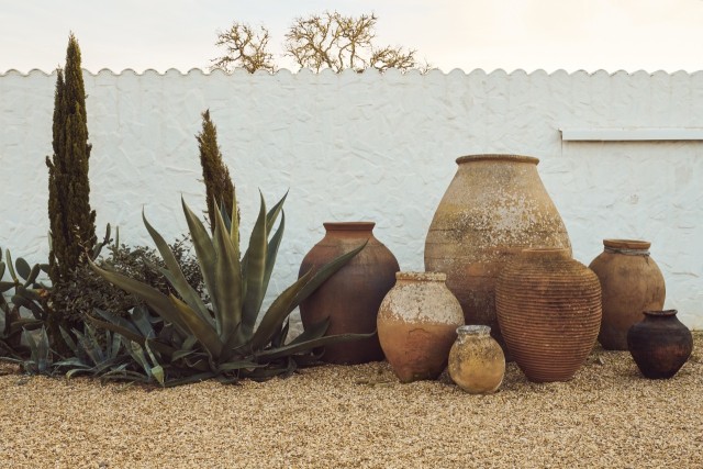 Casa da Volta — Contemporary Walled Villa with Courtyards & Exceptional Natural Light